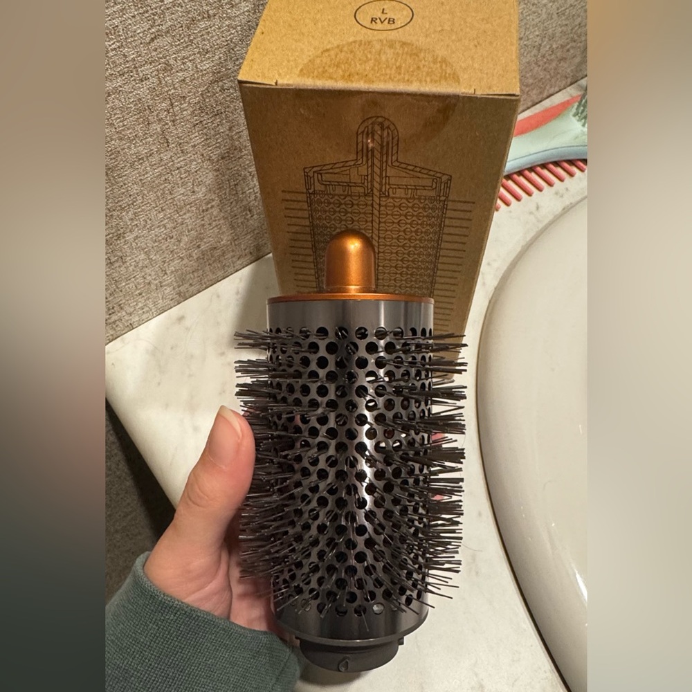 NEW IN BOX Large Dyson Airwrap Round Brush Attachement